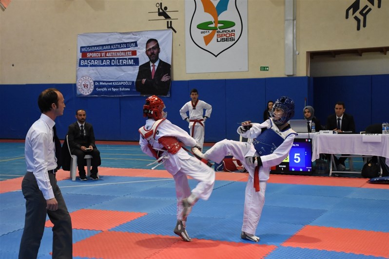 OKUL SPORLARI Taekwondo Grup Birinciliği Yarışması Heyecanı Başladı